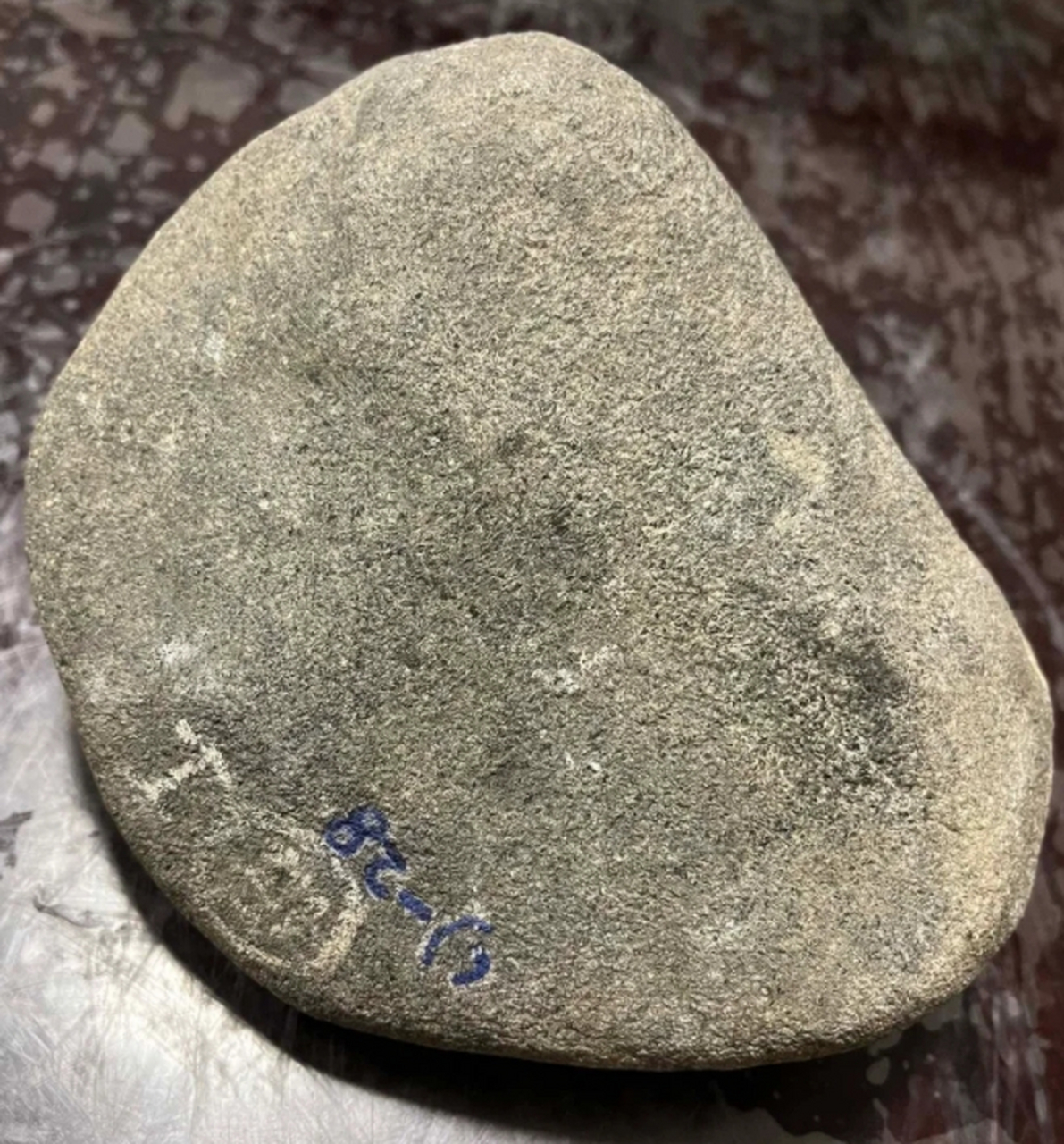 62公斤,莫西沙大象皮冰飘花手镯料,皮壳老紧,翻砂均匀,品相完整,荧光