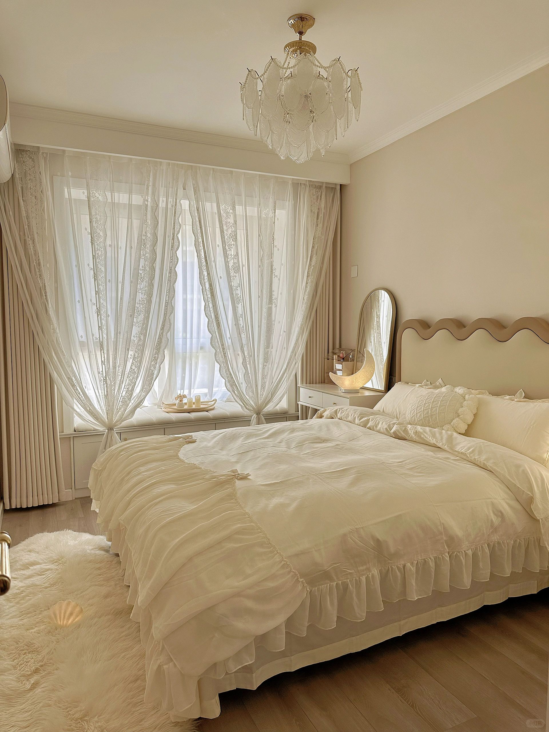 闺蜜每次来我家,都夸我很会搭配,还说,你的卧室挺好看,你的窗帘真的绝