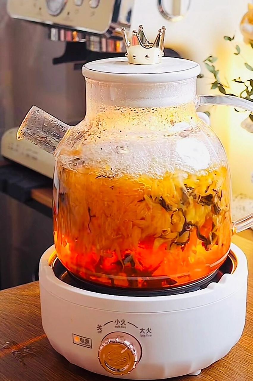 柚子红茶  半个柚子的肉,约150克,被精心地准备好了.