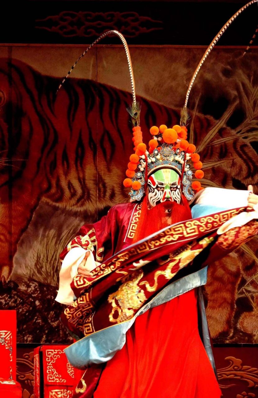 脸谱  净角,又称"花脸",是京剧中的重要行当之一