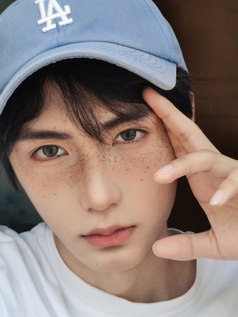 男生亚裔混血妆 小雀斑yyds  男生亚裔混血妆是一种时尚的妆容,其重点