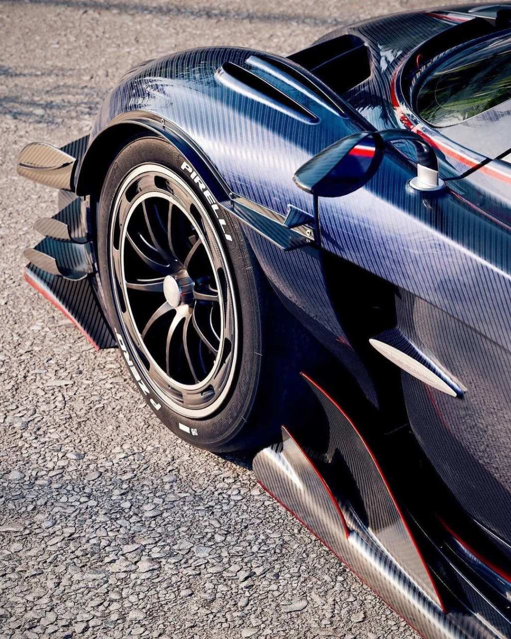 风神,帕加尼huayra r97 各位车友们,今天给大家带来一款神级跑车