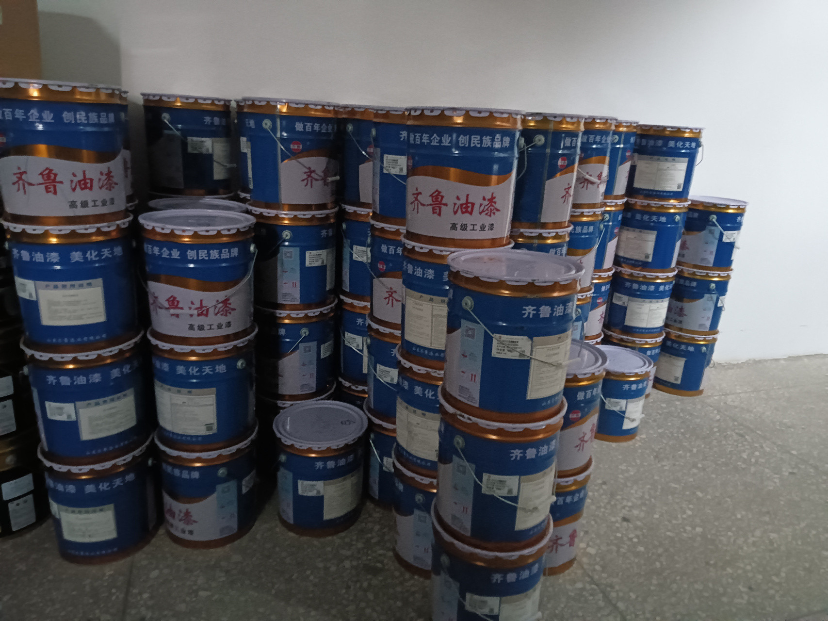 环氧防锈底漆施工,安全为先!穿戴防护装备,确保通风良好是基础.