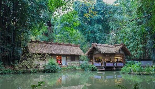 我国最"破"的茅草屋,霸占着市中心最贵的地,却无人敢拆