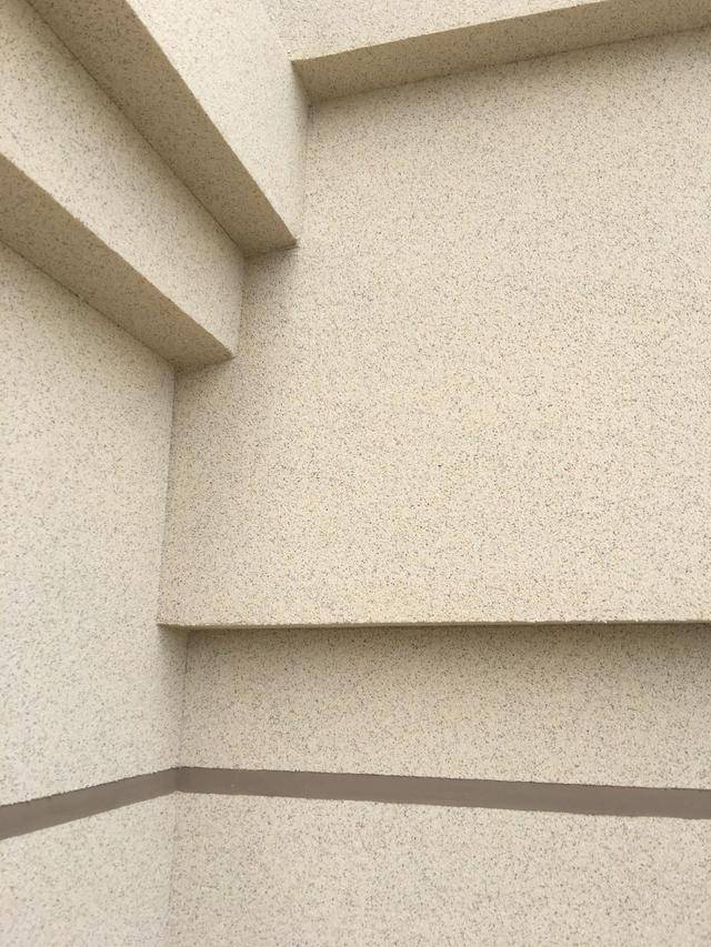 引起外墙真石漆饰面"表面泛白"的原因