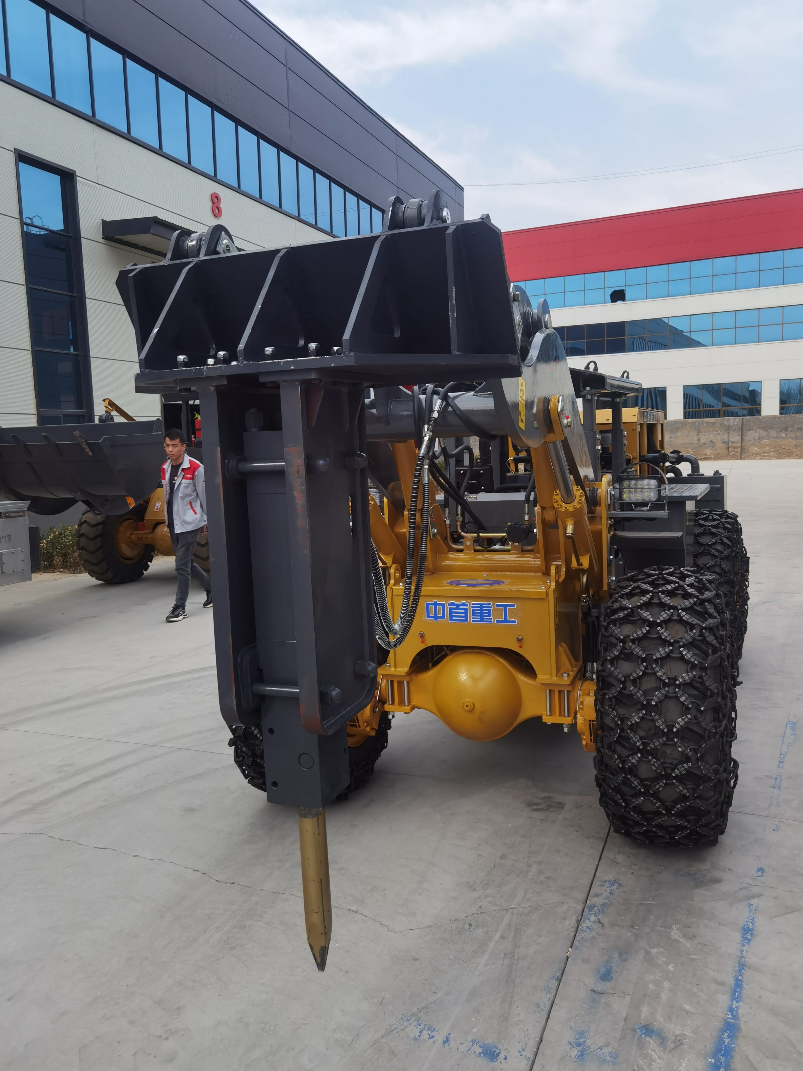 935矿井装载机破碎锤井下矿用铲车加炮头