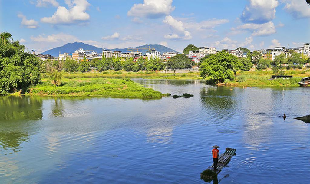 桂林一座依水傍水的孤峰,伏波山公园,因汉代将军故得名的公园