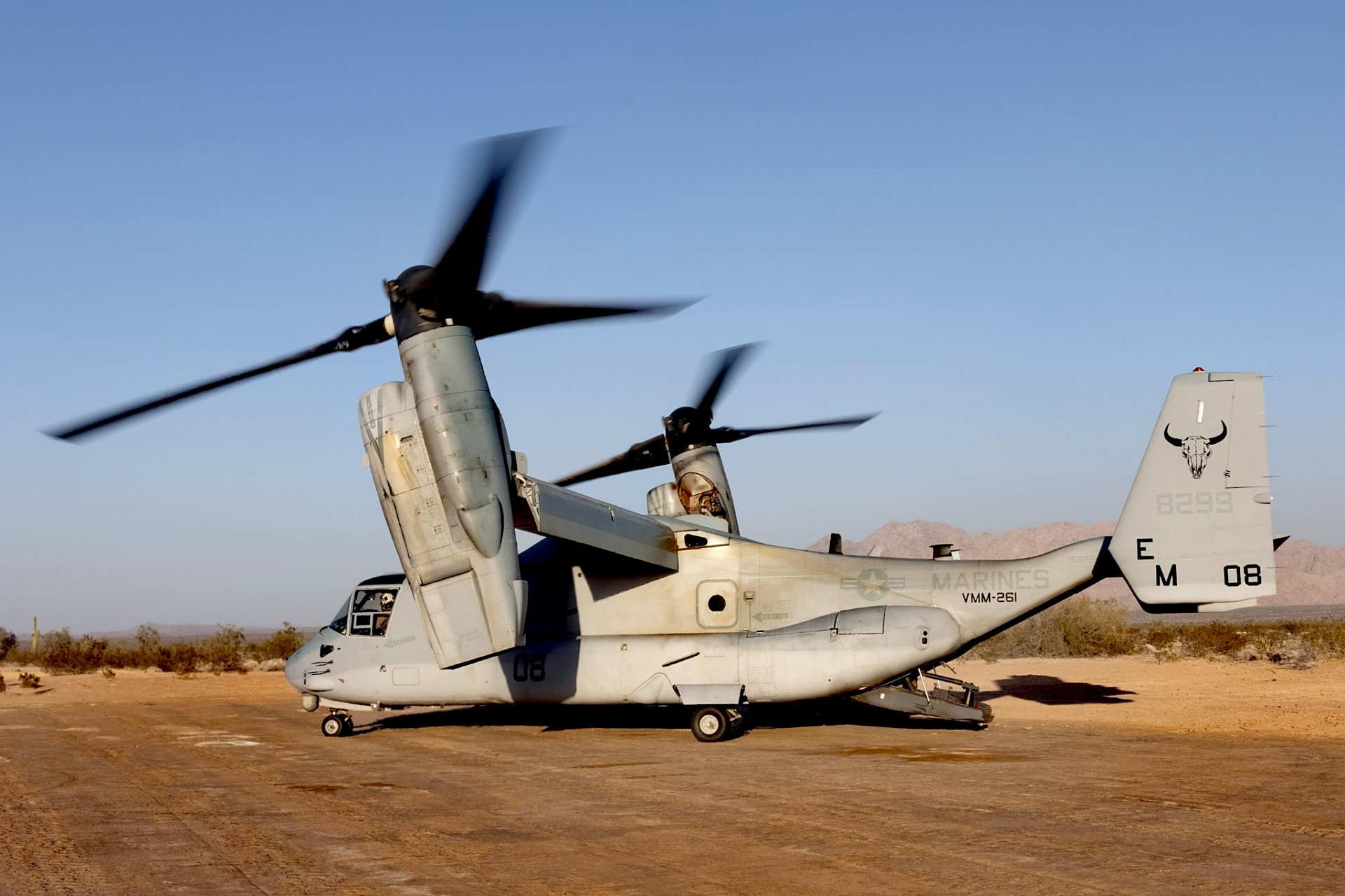 22倾转旋翼机,该机兼具了直升机与固定翼飞机的特点