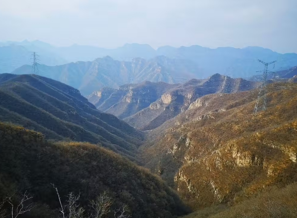 北京市门头沟天门山森林公园,位于北京市门头沟区,是北京市的天然森林