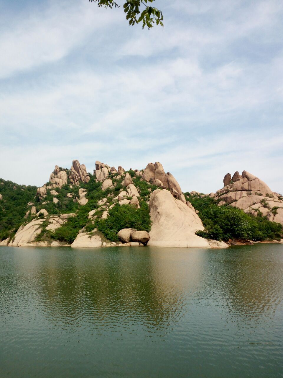 嵖岈山,被誉为"中原盆景",位于河南省驻马店市遂平县境内,是这里唯一