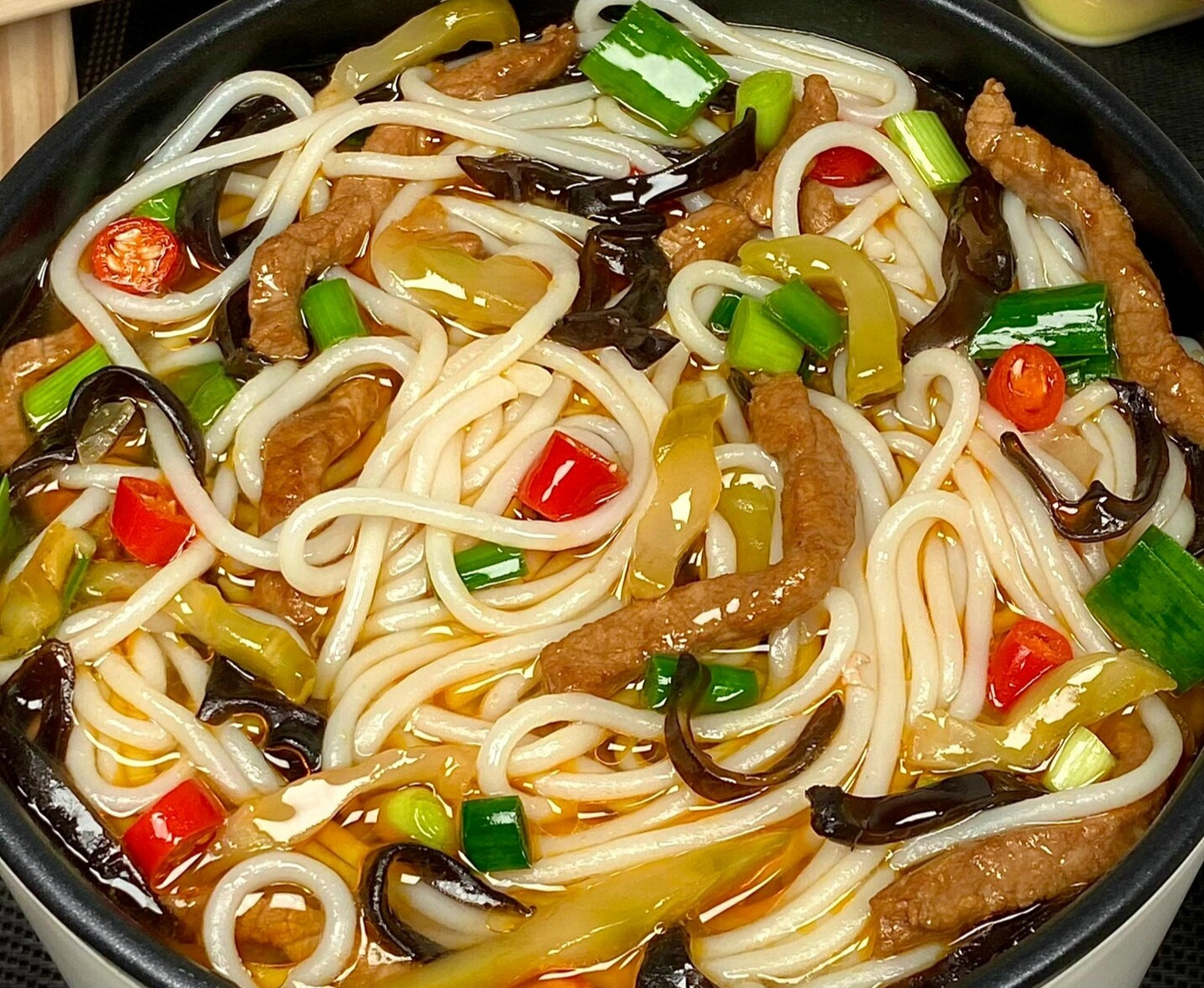 木耳榨菜肉丝米线!