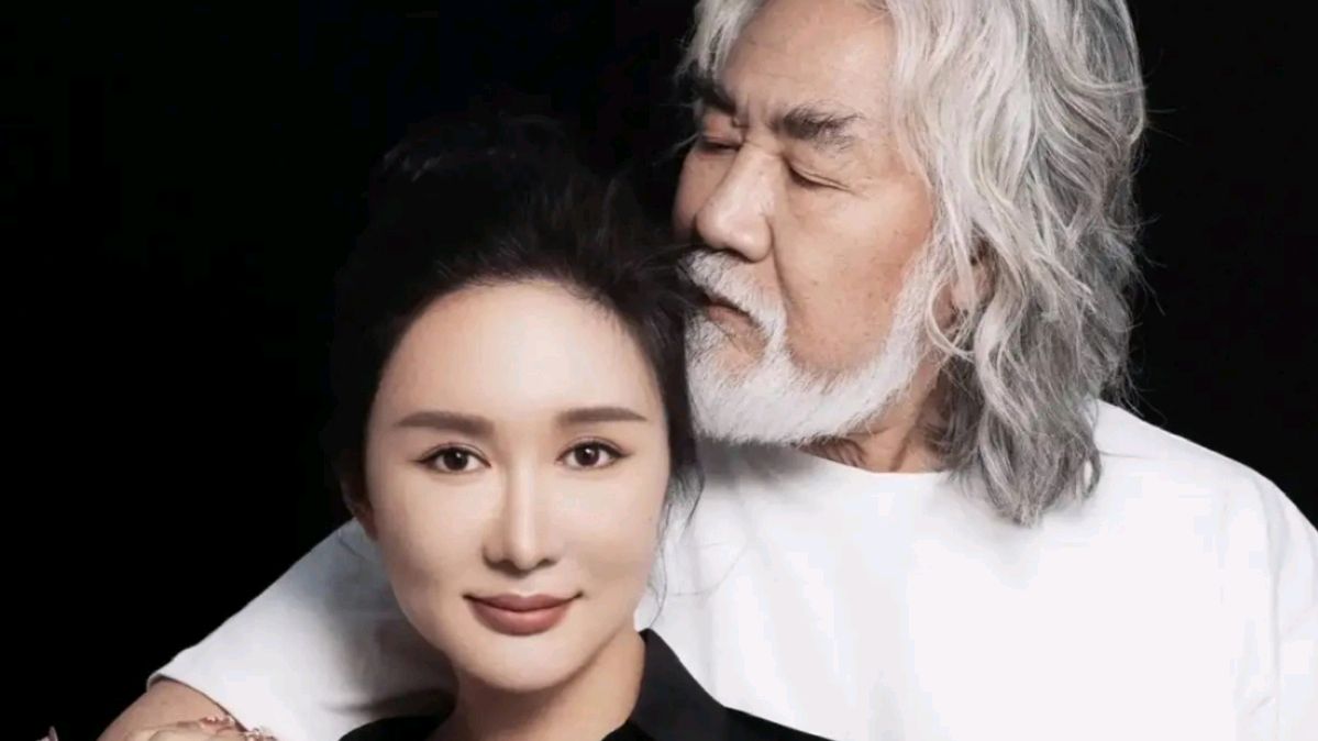 张纪中高调秀恩爱!老夫小妻的幸福生活