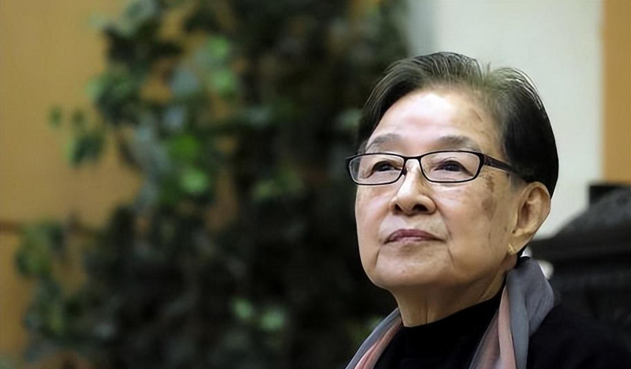 谷建芬是一位才华横溢的音乐家,创作了近千首歌曲,其中包括《采蘑菇的