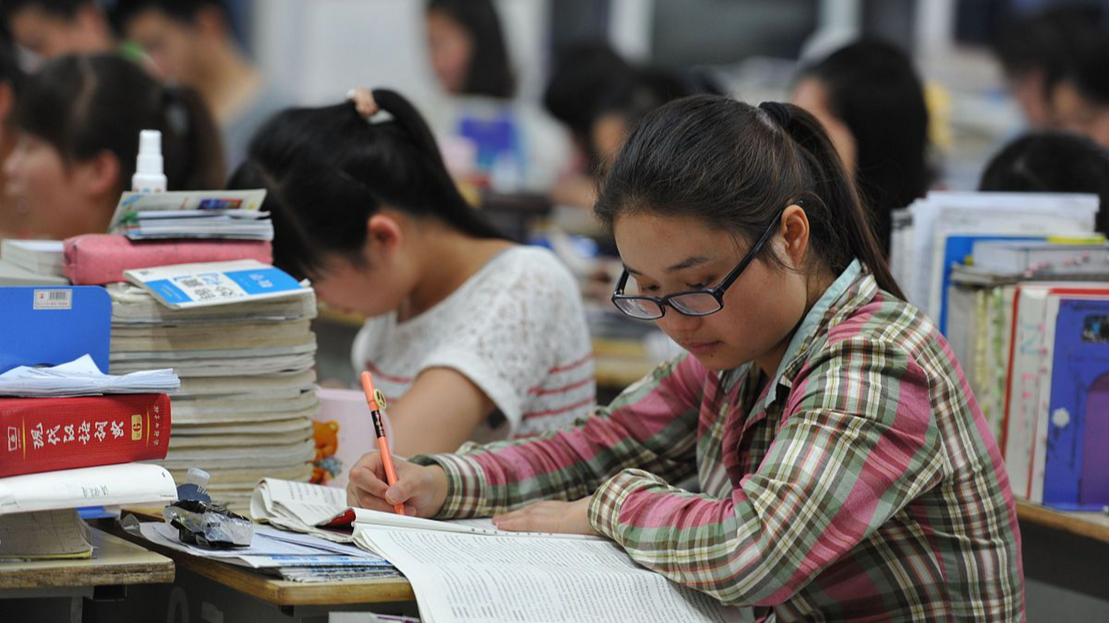 学生应注重听说读写训练和实验观察哦～家长们更要关注孩子的学习情况