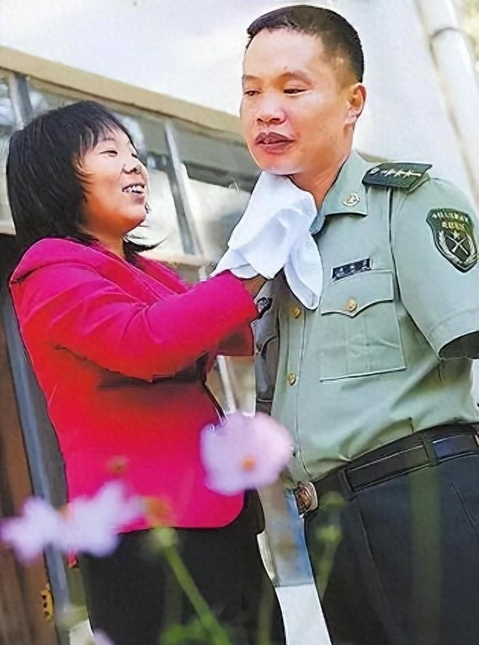 无臂军人王俊景和吴新芬历经21载风霜与苦涩甜蜜的爱情之路修成正果.