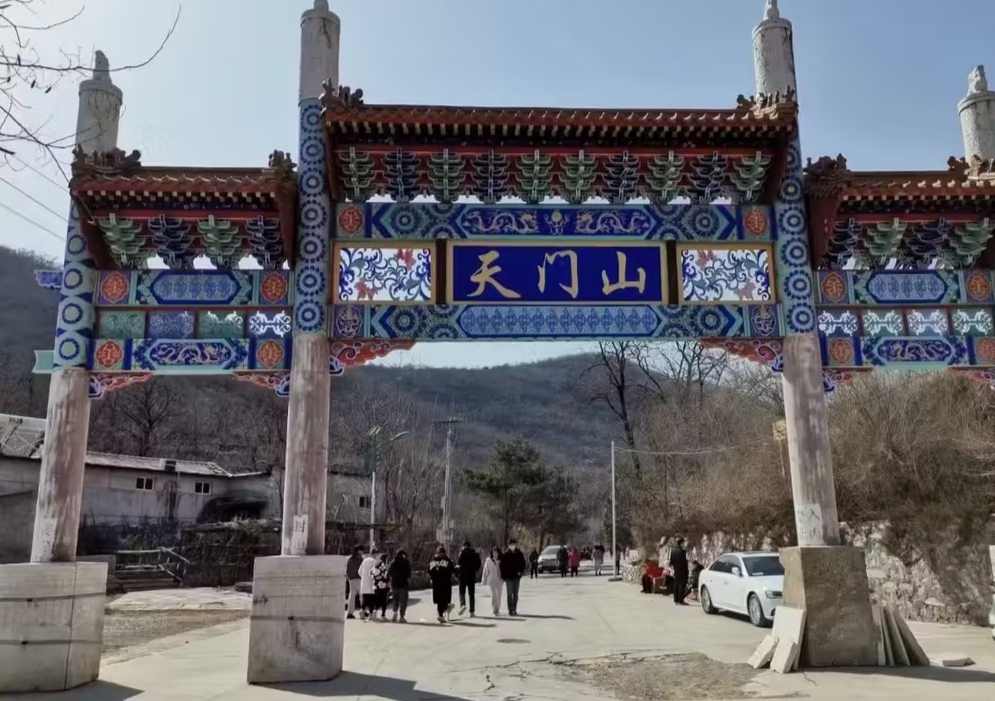 北京市门头沟天门山森林公园,位于北京市门头沟区,是北京市的天然森林