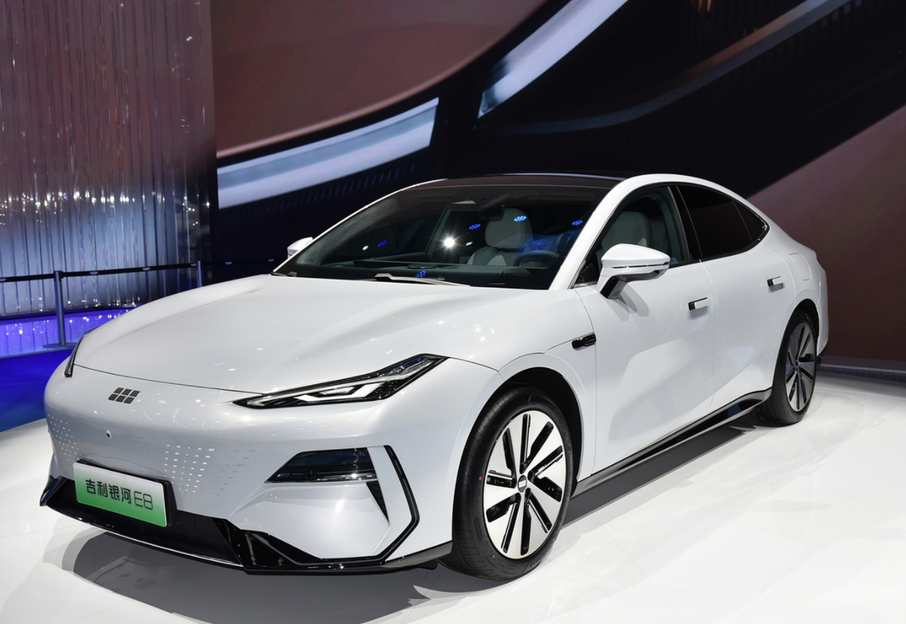 吉利银河e8,中大型c级车新标杆.17.
