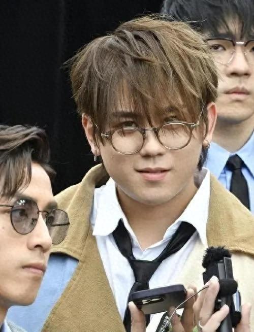 叱咤乐坛颁奖礼2023姜涛瘦身成功领奖主持人百年一遇的浪涛