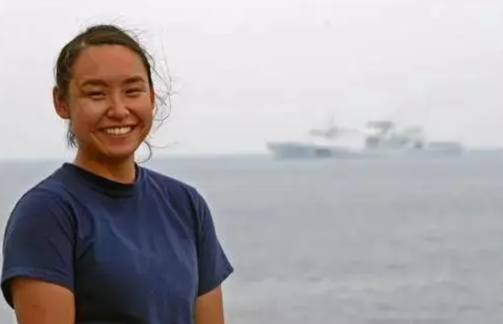 2019年那個在美軍艦上用中文警告我國海軍的華人女兵後來如何