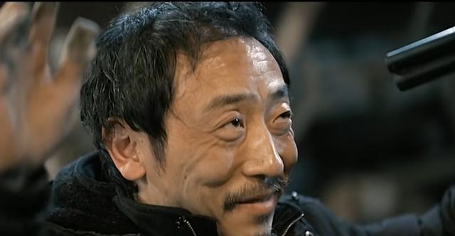 娶洋媳妇生两女,人至中年才走红,感激妻子对自己10年不弃