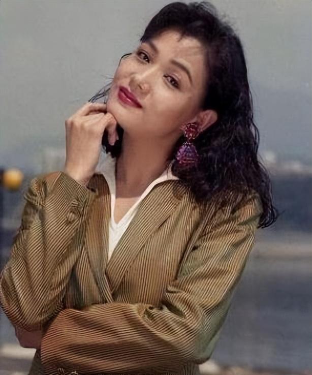 原来她早已去世,抢救11天难敌病魔,91岁老母亲坐轮椅为其送终