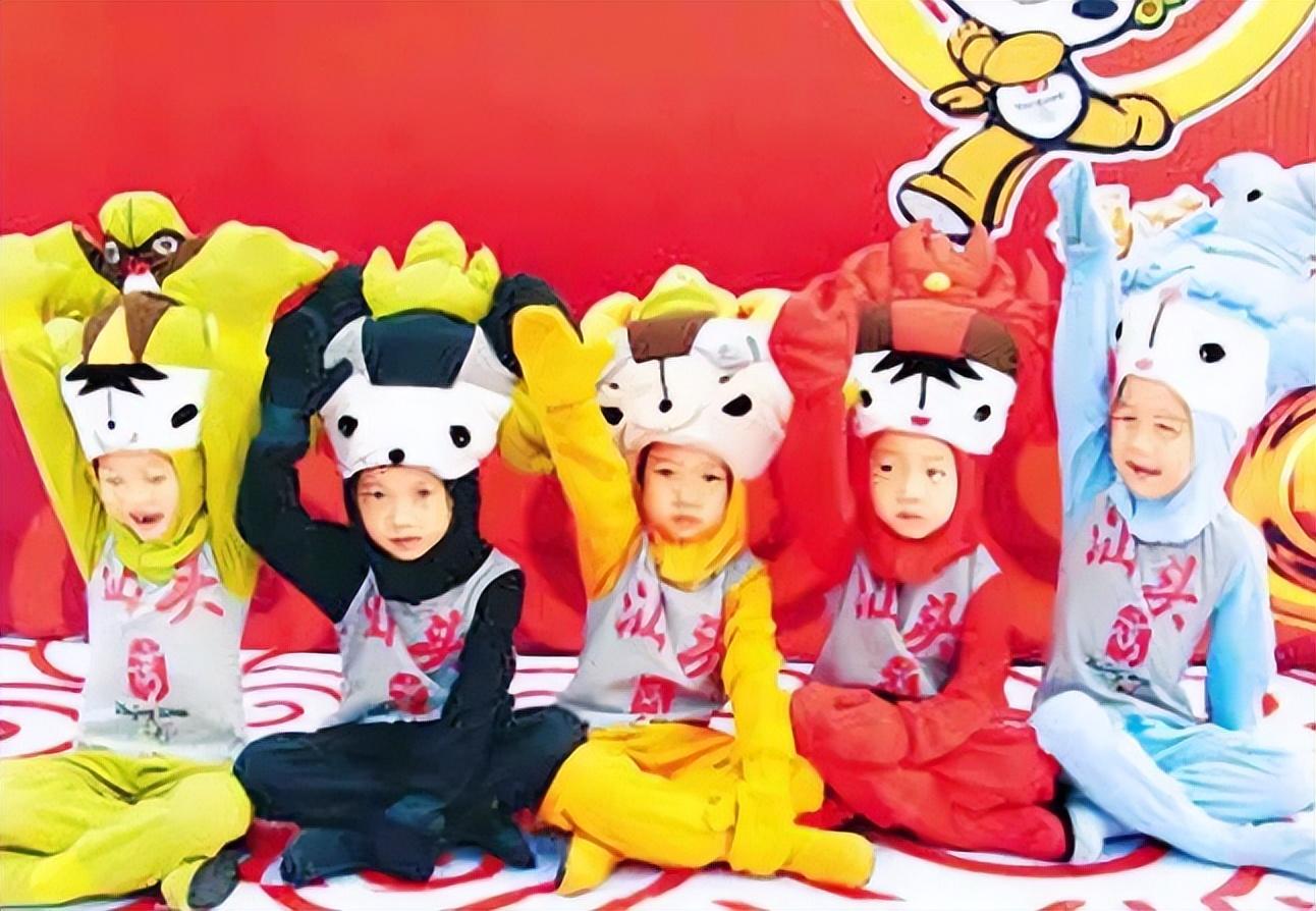 轰动一时的中国首例5胞胎父亲劳累过世22岁孩子们现状如何