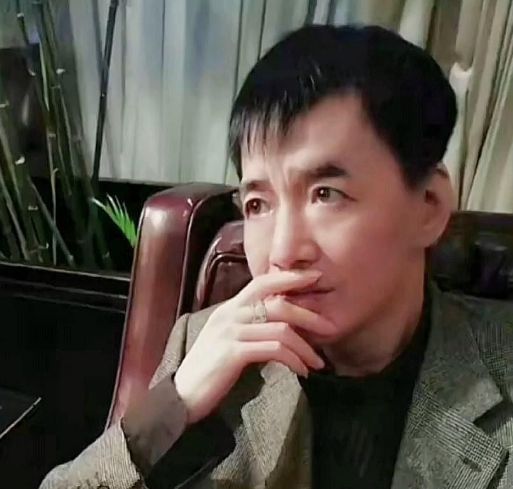 咱别说喊啥了,兄弟长兄弟短了,反正得一口一个田波,一口一个田波叫着