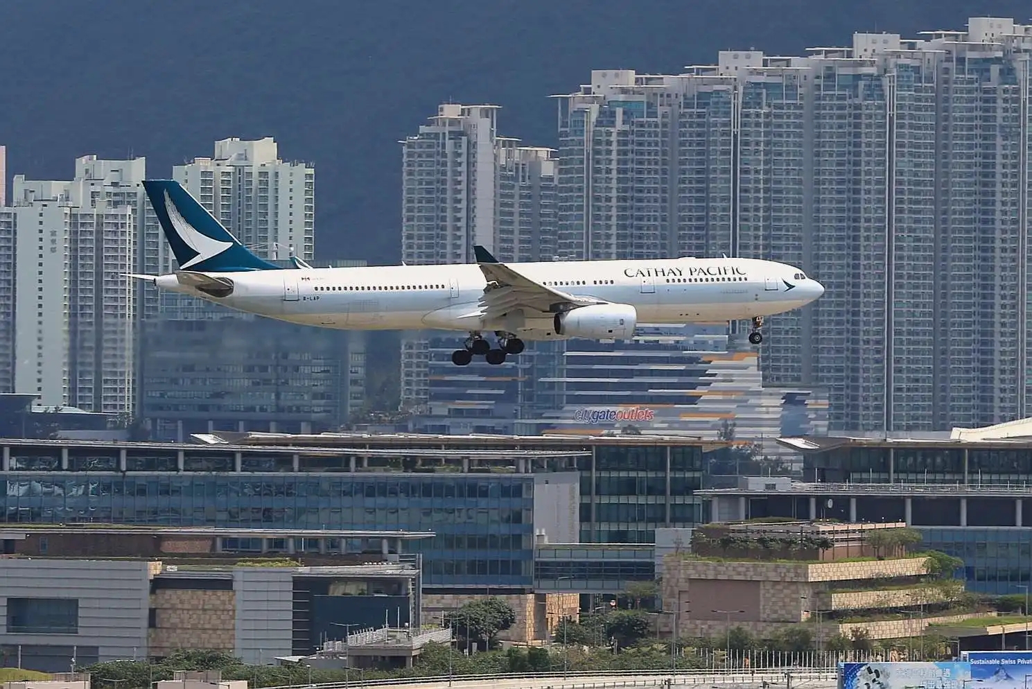 擴建後的香港國際機場,於2035年起將能夠達到處理每年1.