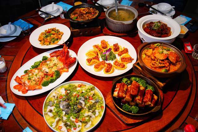 舒味海鲜闽南菜(杏林店)是一家干净整洁,服务周到的餐厅,提供多种美味