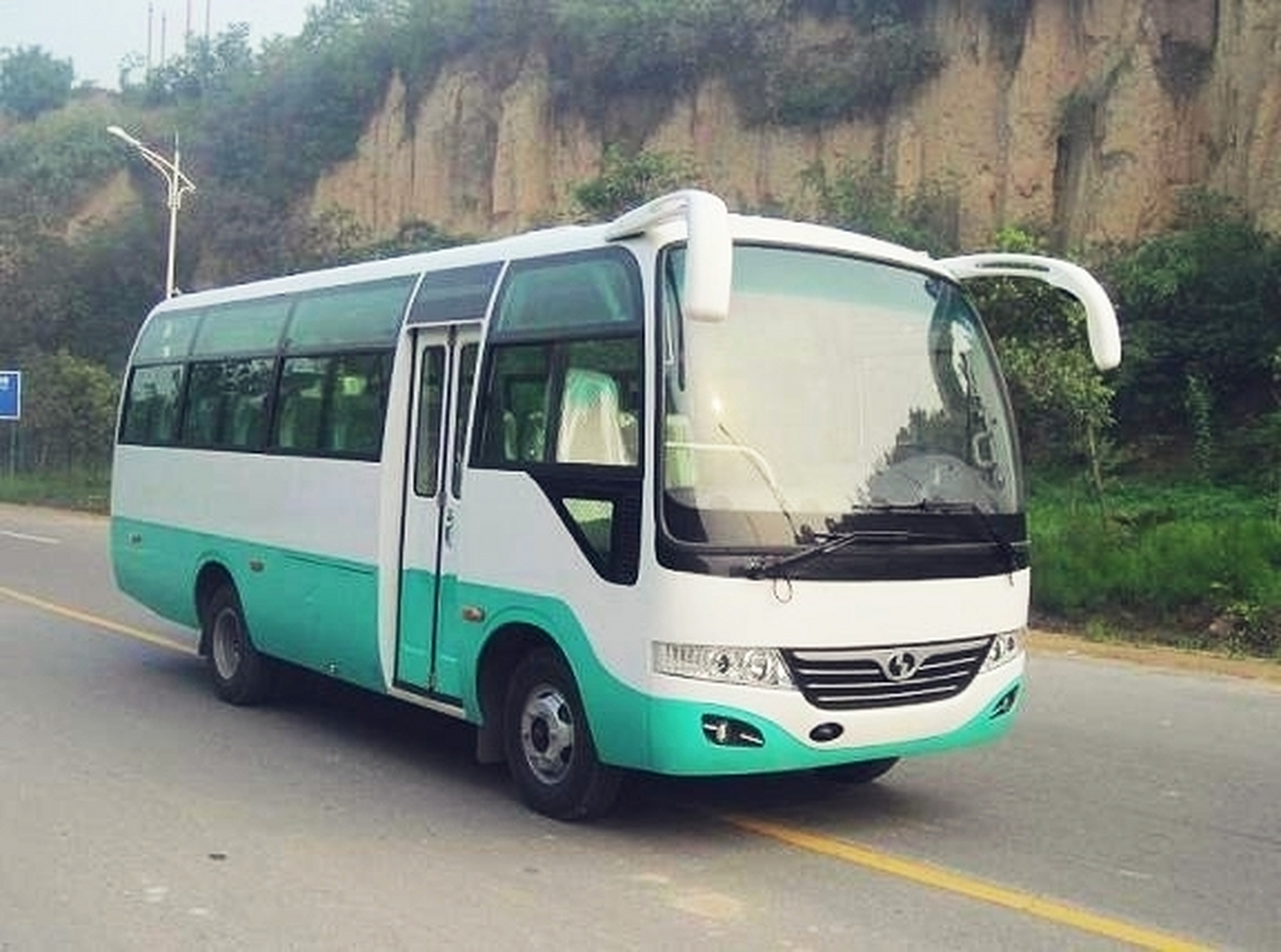 20辆少林客车运抵河南保税物流园区,将在园区内进行一段时间的保税