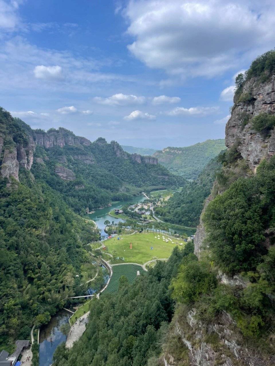 穿岩十九峰经典路线攻略  新昌的4a景区穿岩十九峰,原本并不在我这次