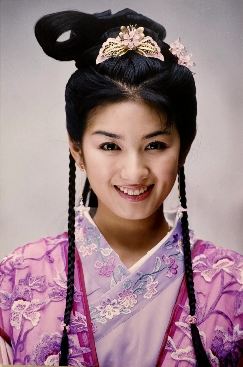 《上错花轿嫁对郎》未曝光剧照  经过一番努力,我终于从一堆物品中