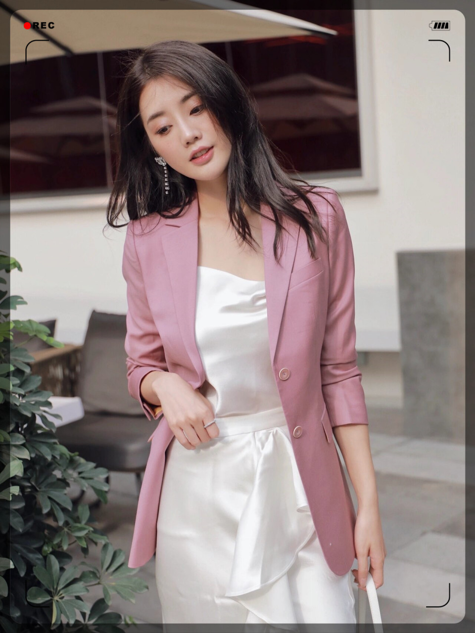 ootd/粉色西装真的是温柔又气质的小女人  娴静如水的裙摆轻舞,小心机