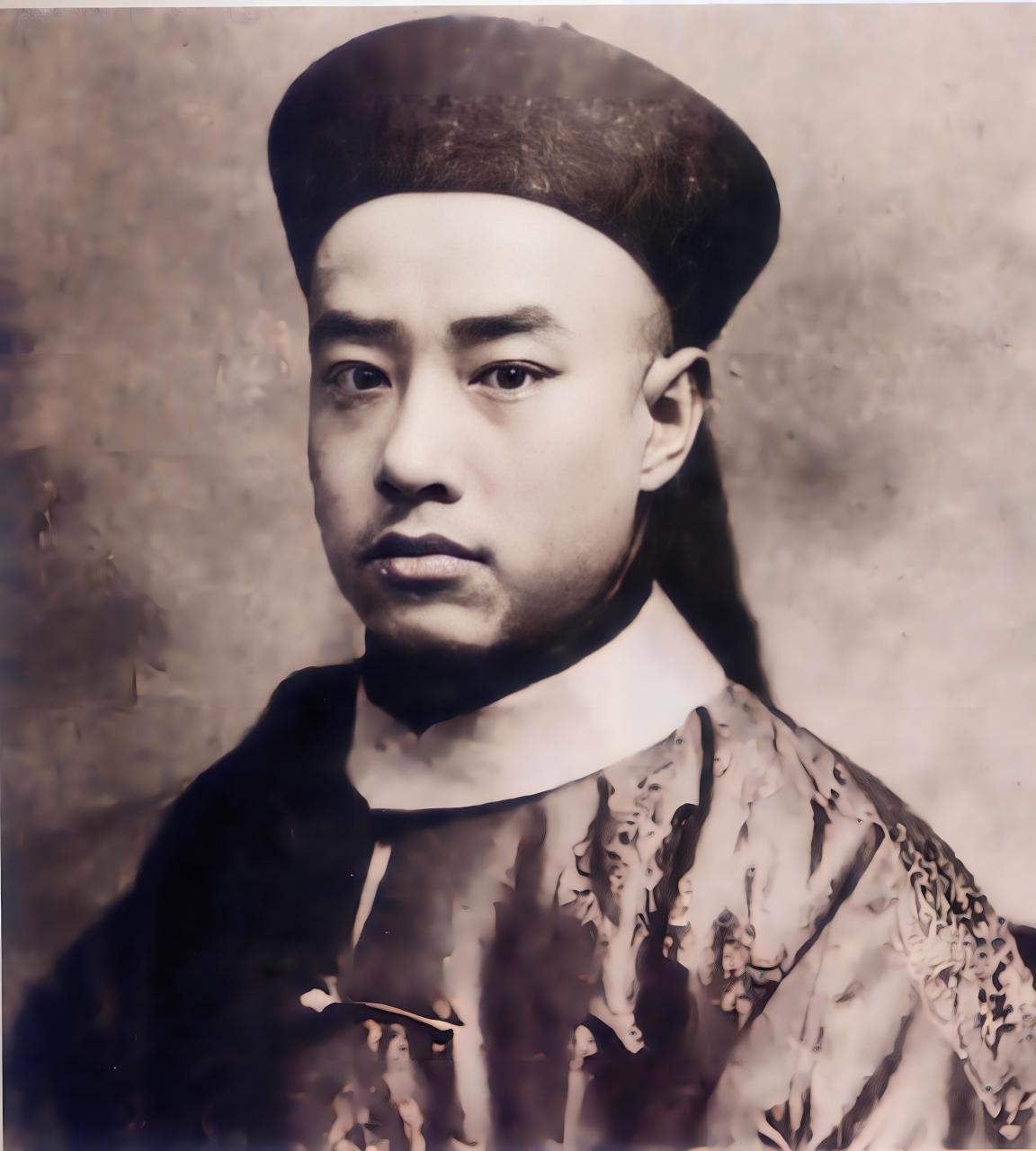 清朝光绪年间,有位名叫载振的大人物,身为农工商部尚书,年轻有为,官运