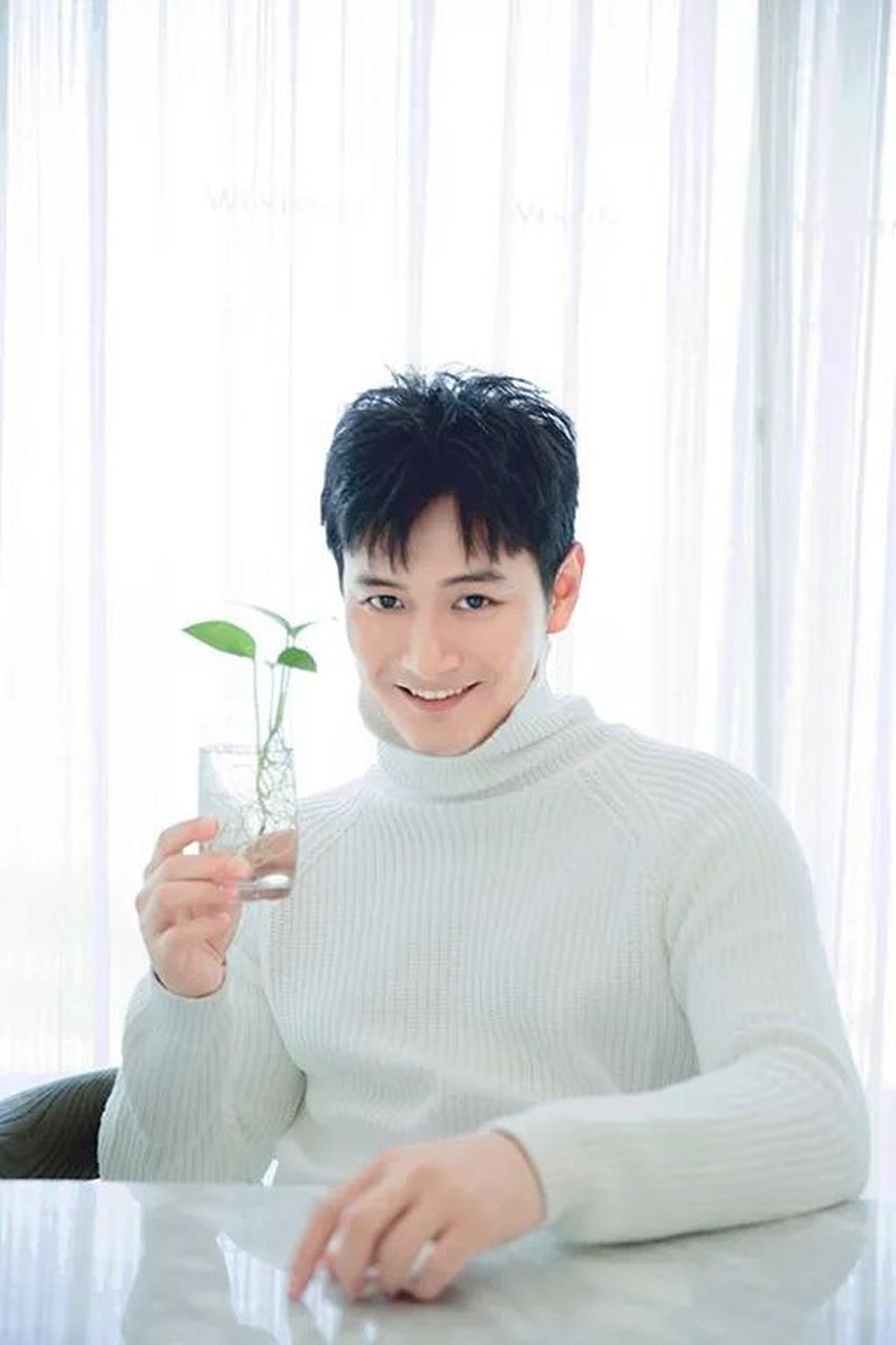 "容嬷嬷"儿子出道14年无人识,却因太帅被当红女星倒追5年  王雨因戏与