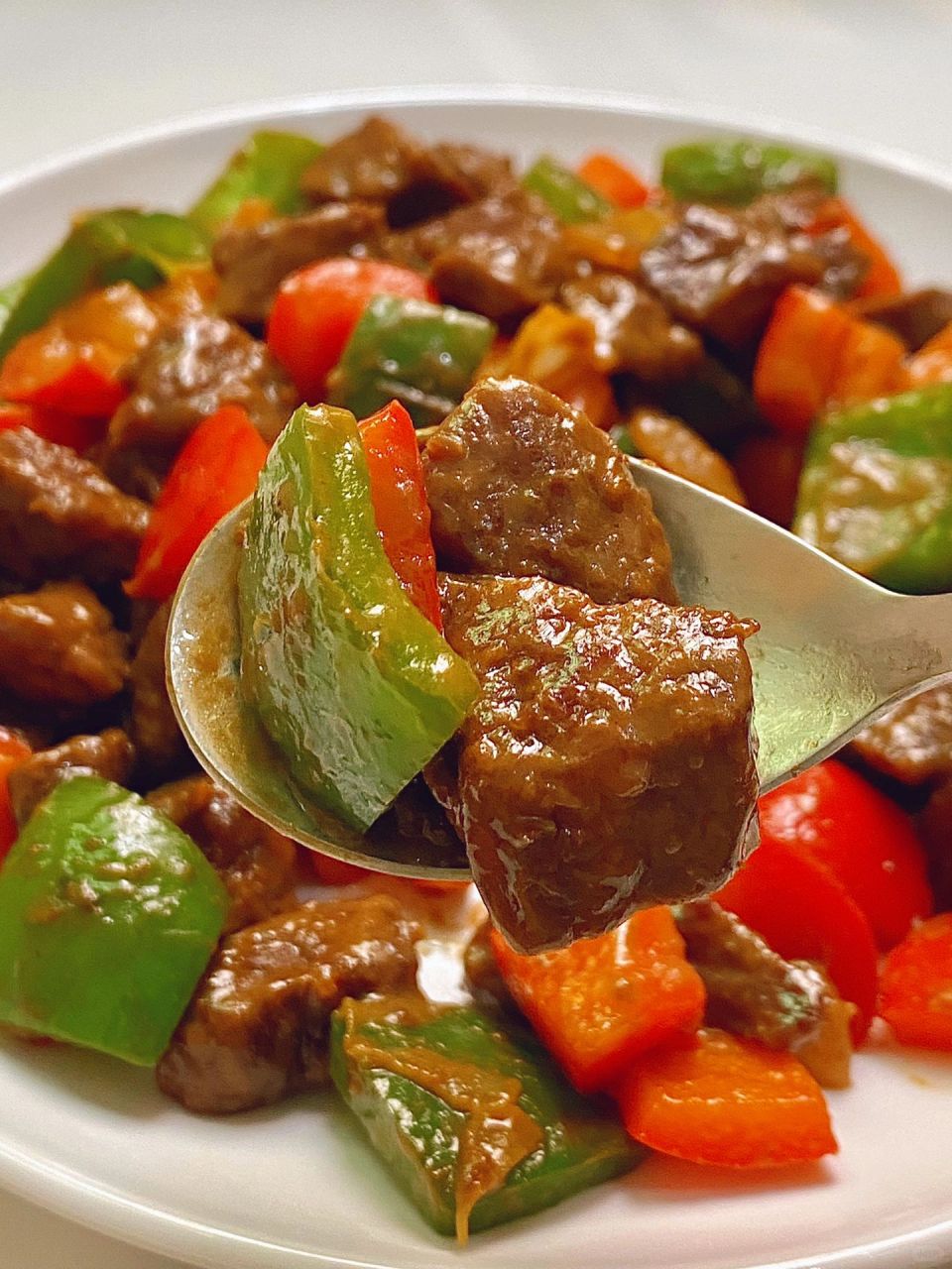 适合中国宝宝的减脂餐 彩椒牛肉粒妈妈教我做的彩椒牛肉粒 巨香  巨