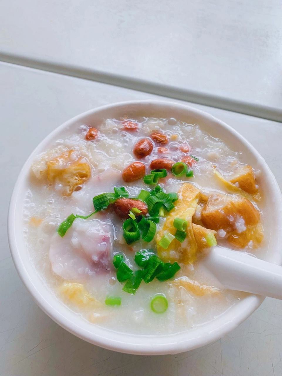 广州艇仔粥的制作方法  广州,中国的南大门,以其独特的粤菜系而闻名.