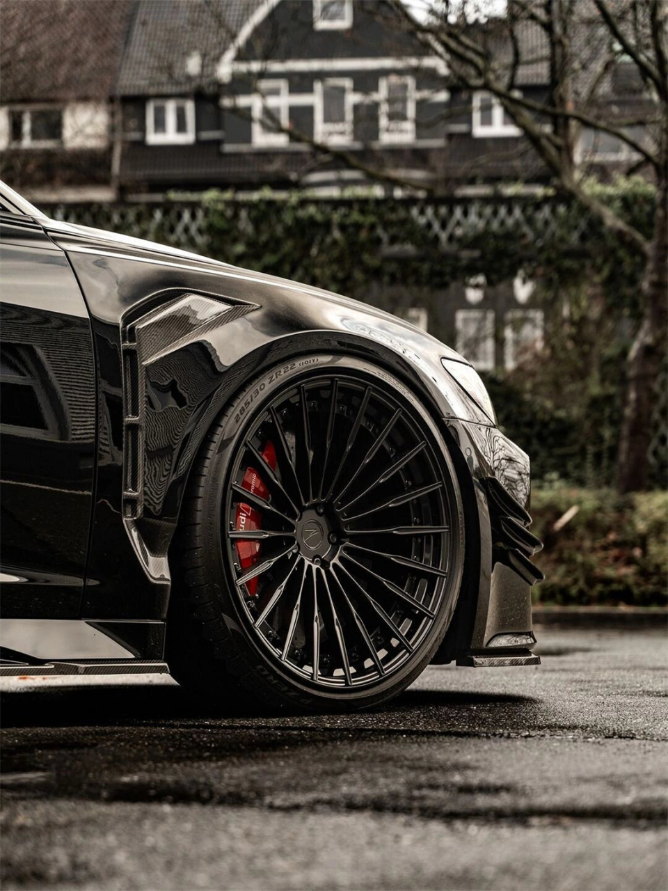 "凹"个造型rs6黑武士  奥迪rs6是一款高性能的豪华轿车,具有出色的