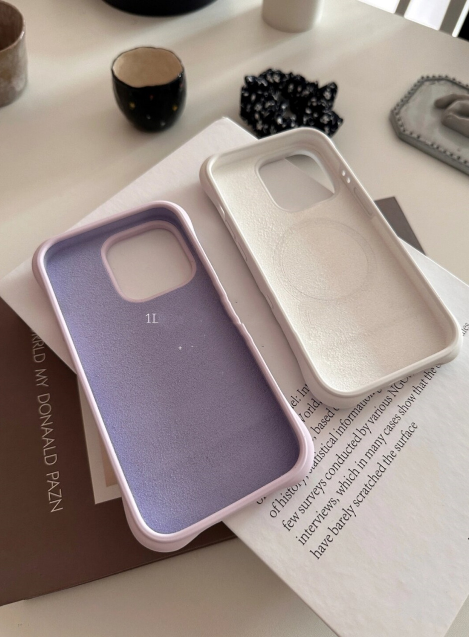 冬日毛茸茸的液态硅胶手机壳,植绒工艺细腻精致,品牌为1