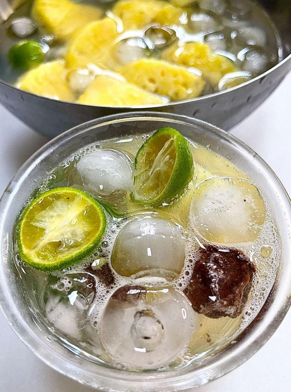 两分钟就可以搞定 无糖雪碧 话梅  凤梨  小青柠  冰块 绝了真的建议