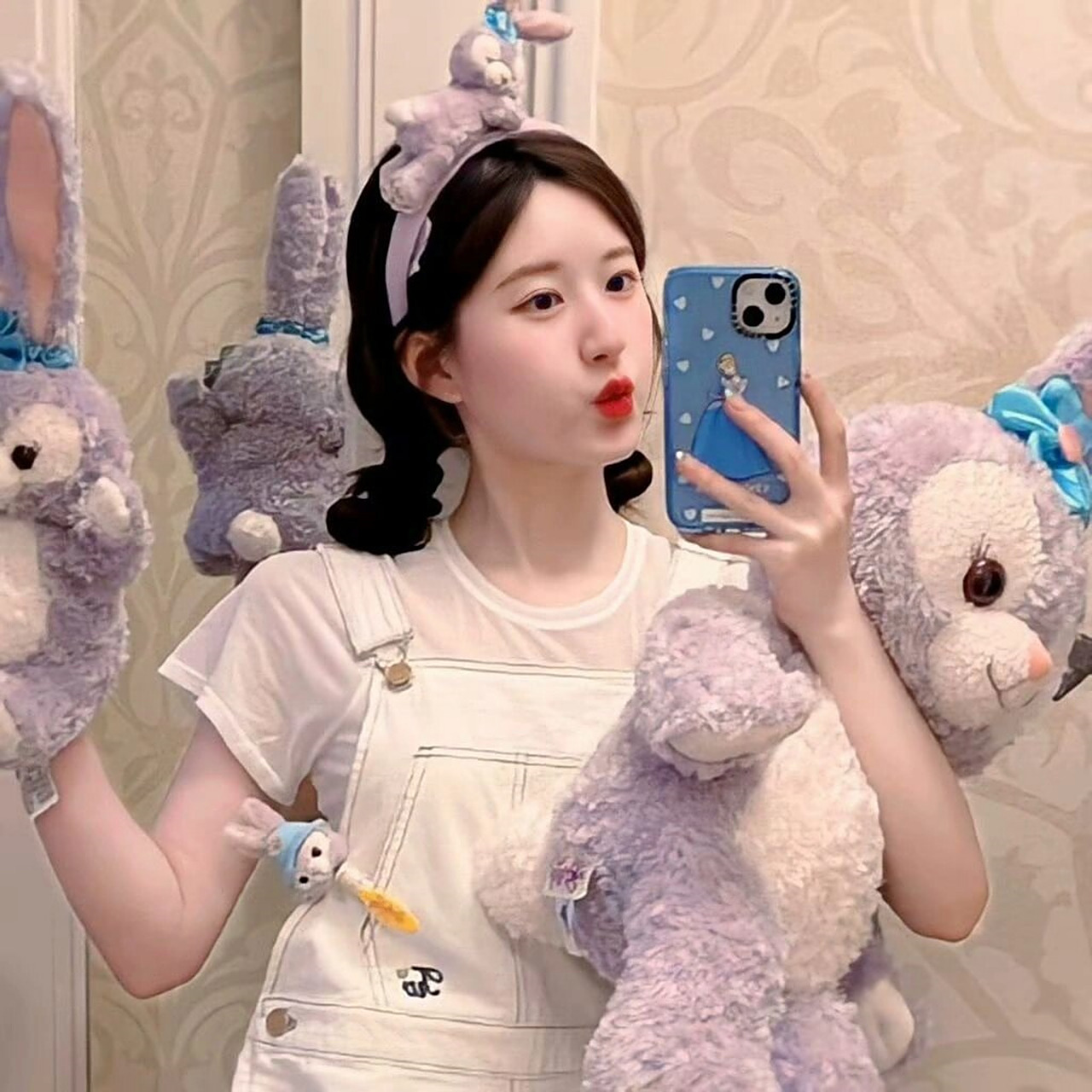 赵露思的头像在社交媒体上备受瞩目