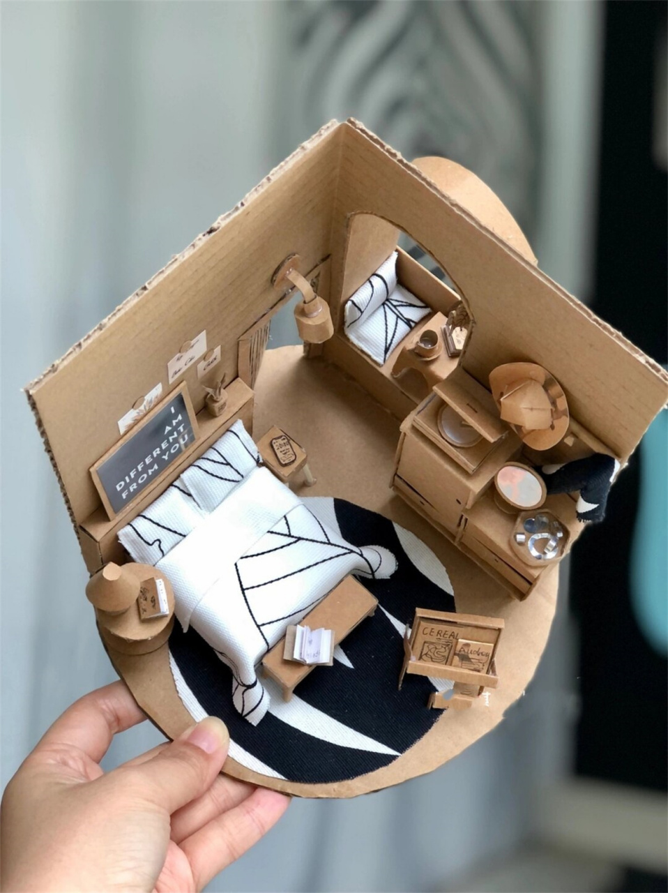 废纸箱手工diy制作迷你小卧室  卧室终于大功告成!