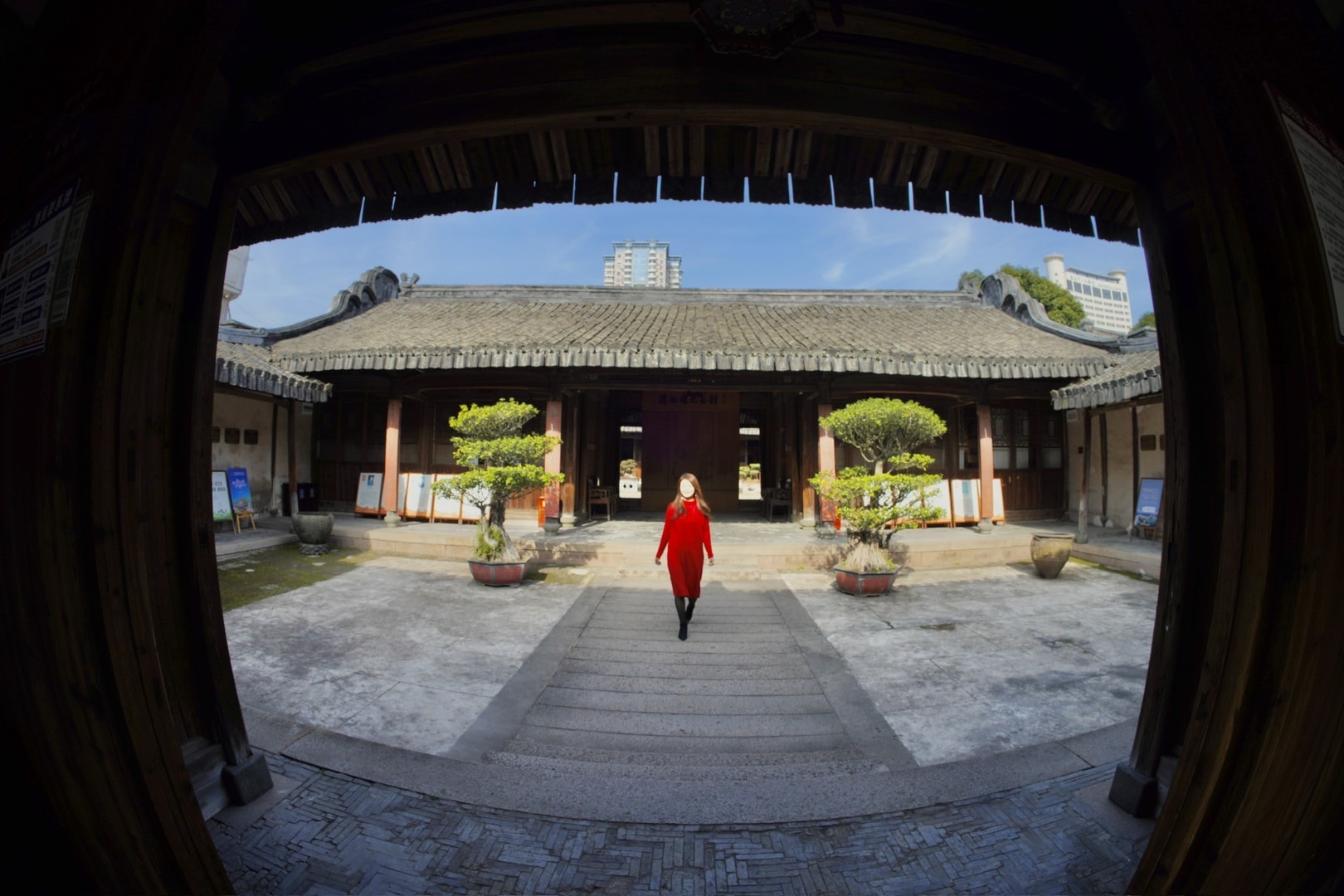 父子所建,规模宏大,建筑精良,由玉海藏书楼,孙诒让故居和百晋陶斋组成