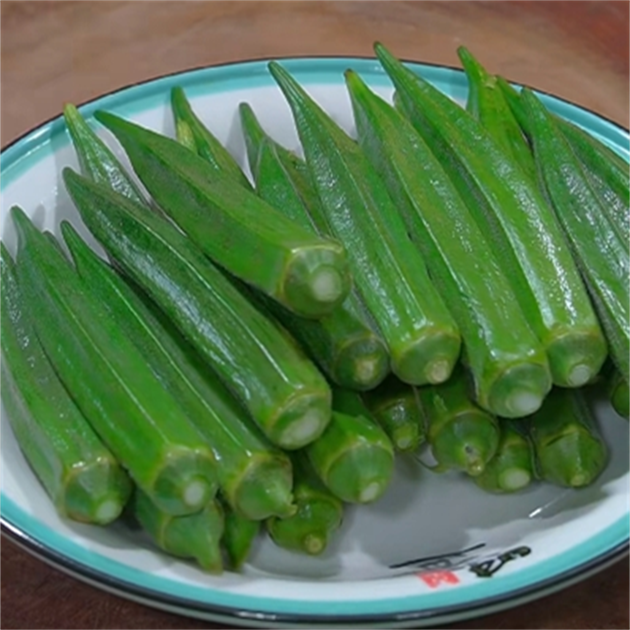 白灼秋葵的做法:客家人啊天教你做鲜嫩爽口,营养满满的白灼秋葵