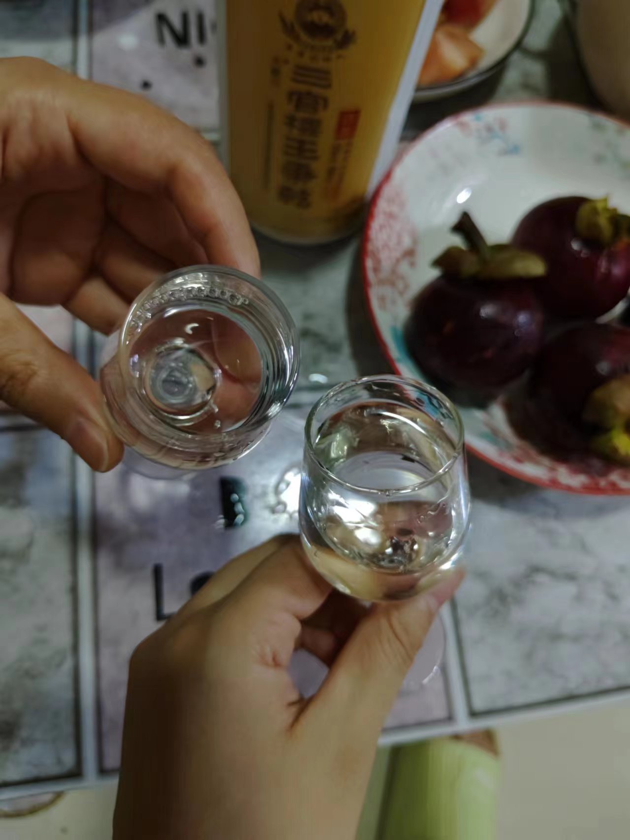 喝酱酒为什么用小杯子，喝酱酒为什么用小杯