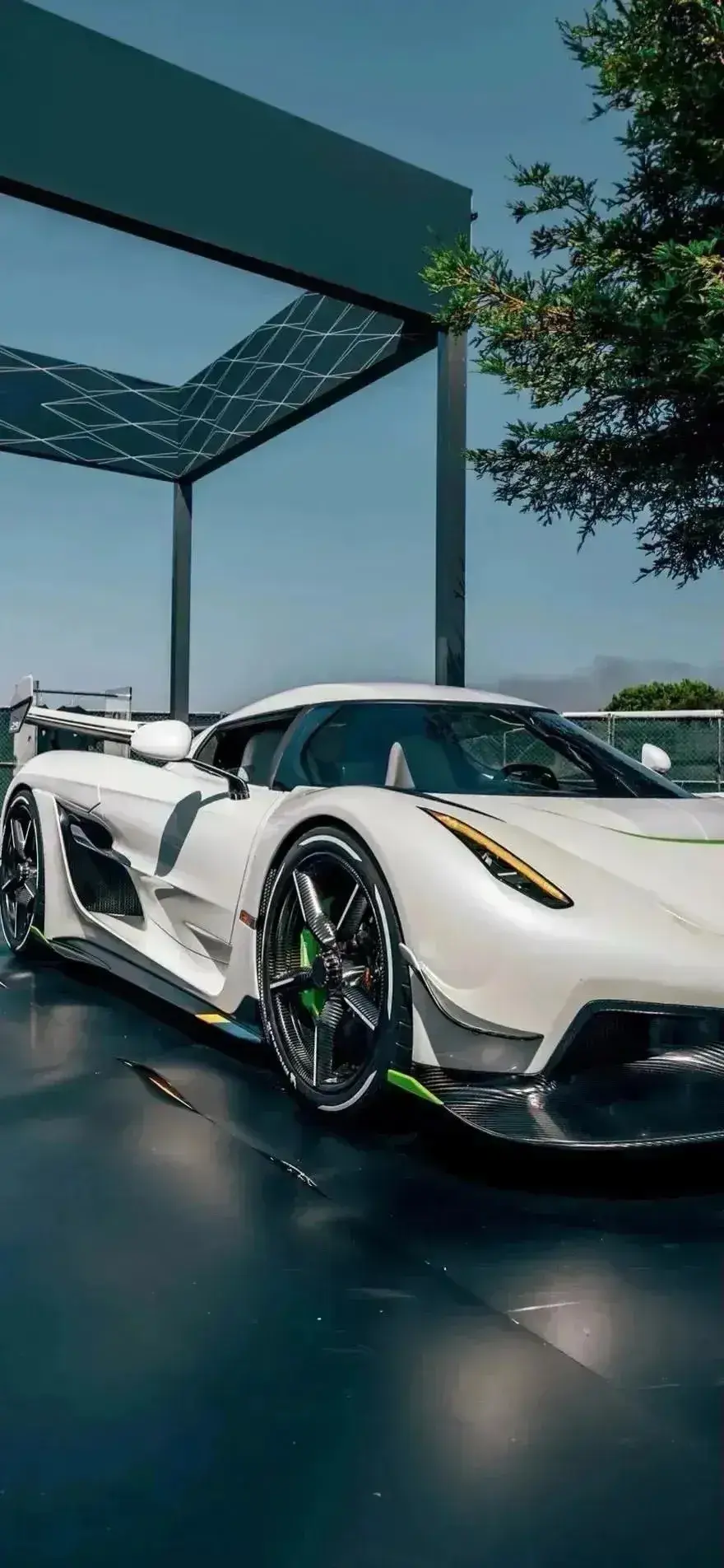 壁纸分享,炫酷的跑车,让人不禁为之驻足欣赏