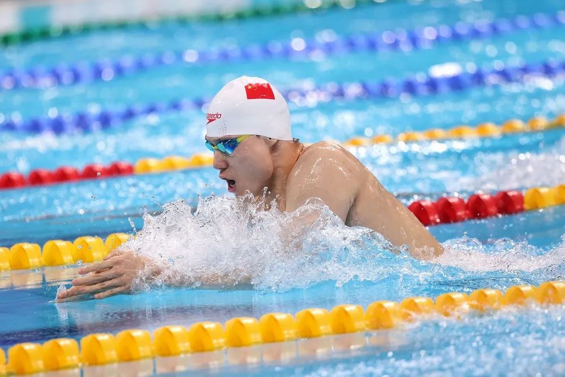 50米蛙泳运动员标准分为一,二,三级,由各国游泳协会或国际游泳组织