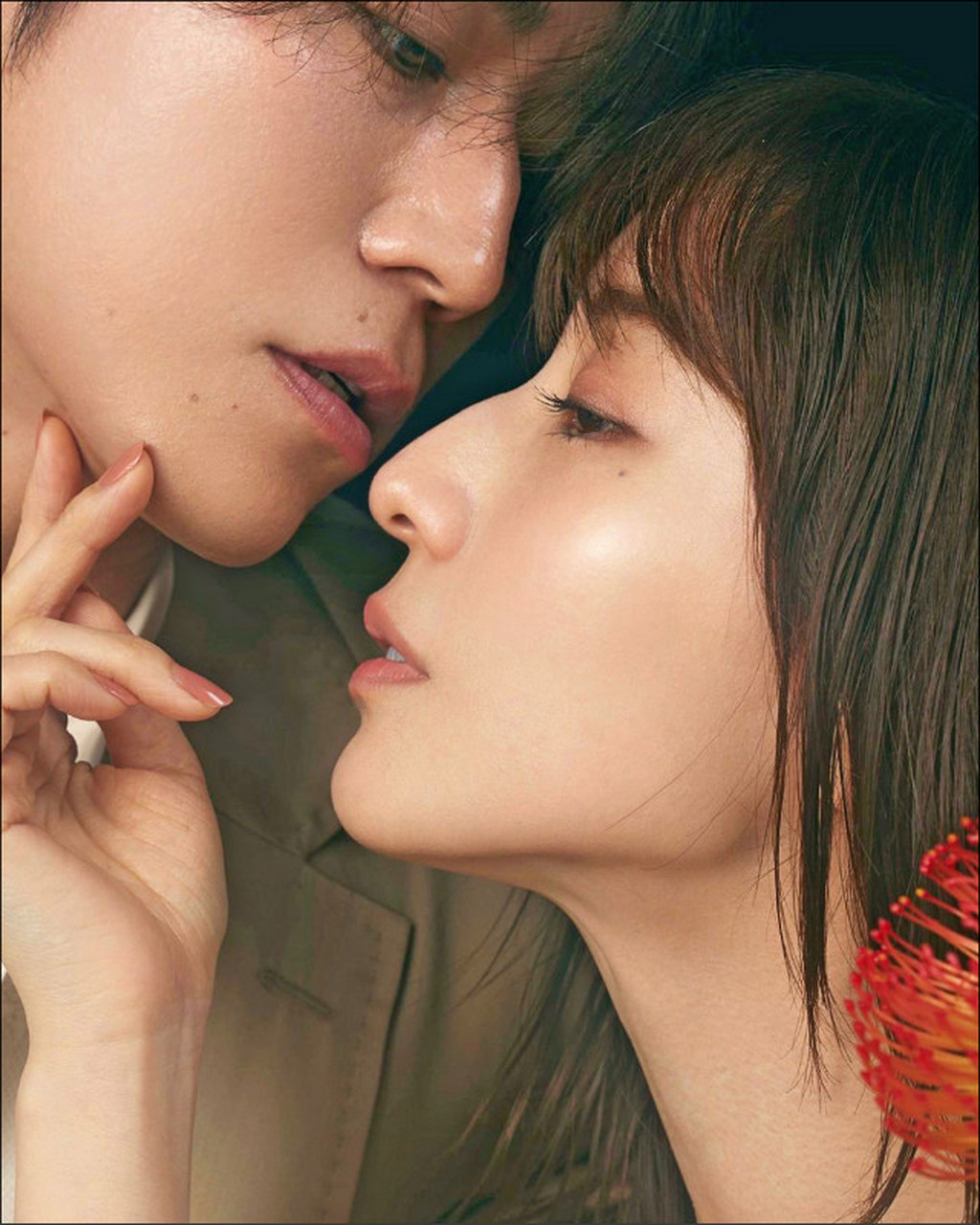 日本人气男星龟梨和也与女友交往期间,在夜店狂欢时被爆借酒强吻女