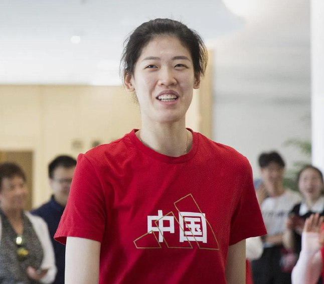 现役中国女排球员,这四人的位置国内第一,最稳妥!李盈莹危险