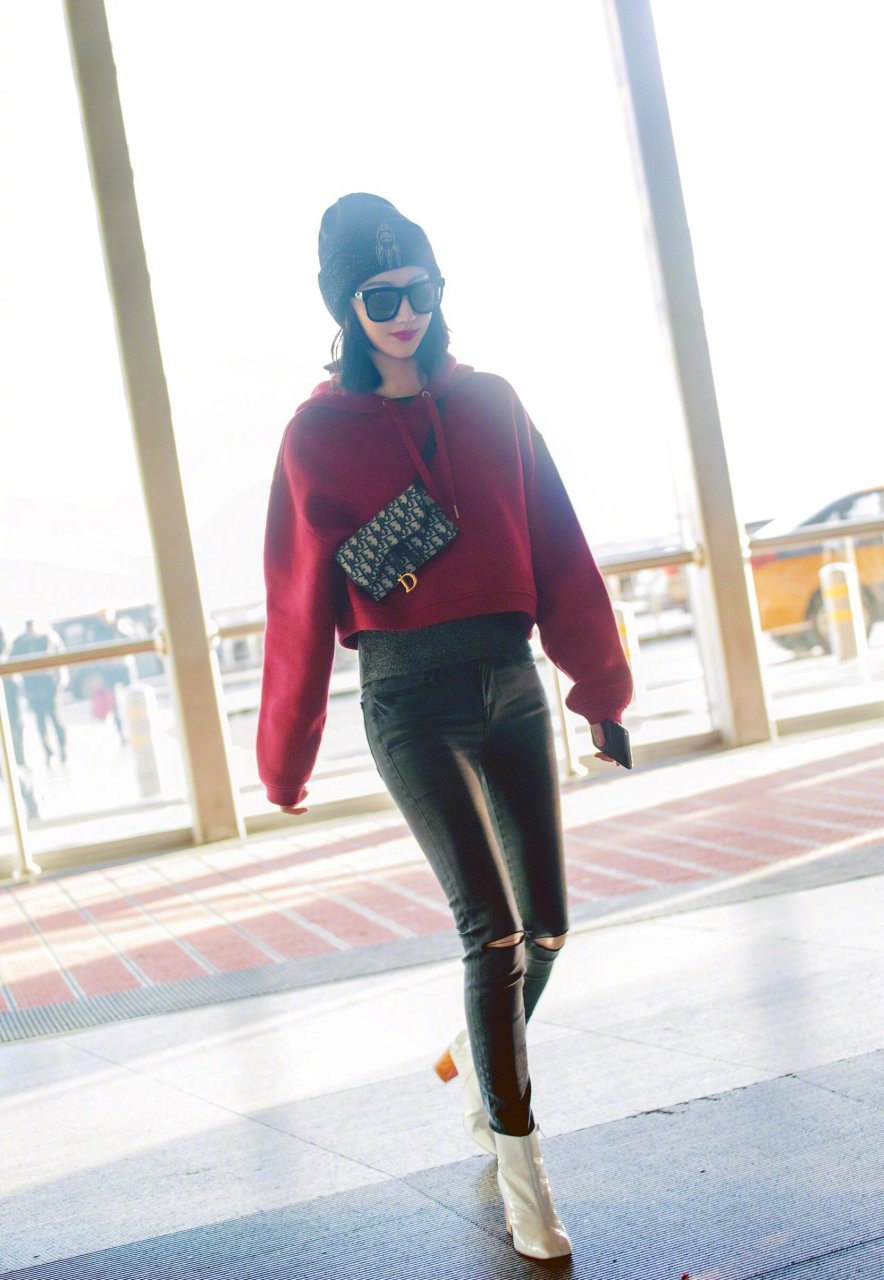 景甜早期机场街拍记录 .#我们都爱聊八卦# #娱乐最前沿